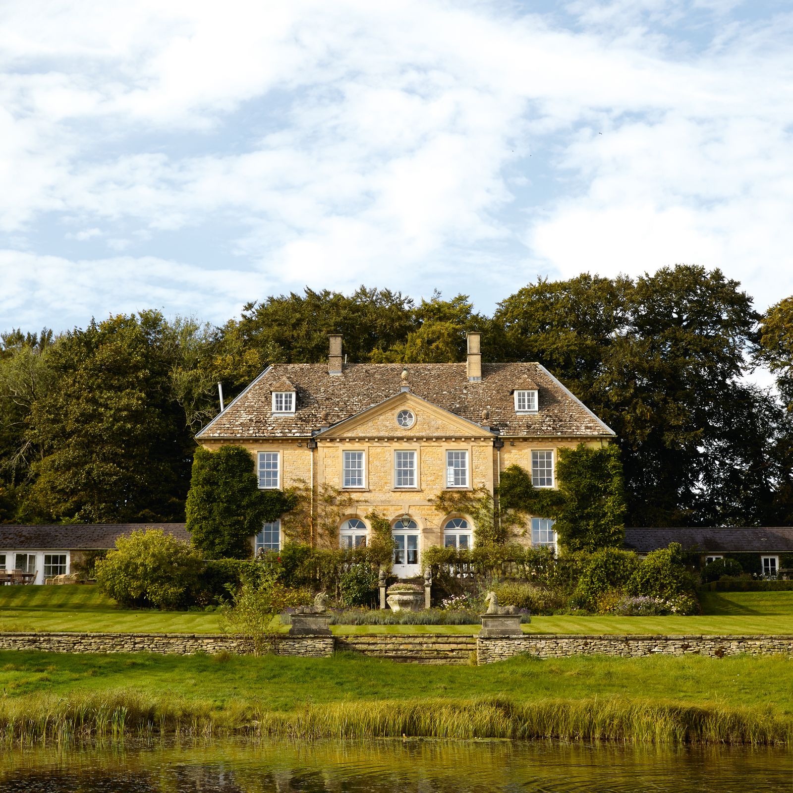 An elegant Cotswold house cleverly refreshed by Flora Soames