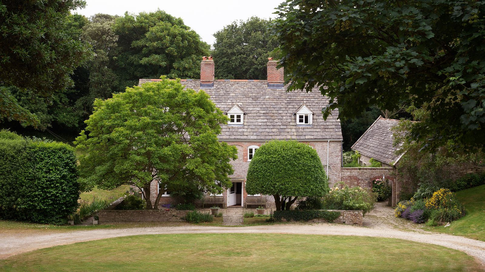 An 18th-century dairy on the Dorset coast becomes an enchanting weekend retreat